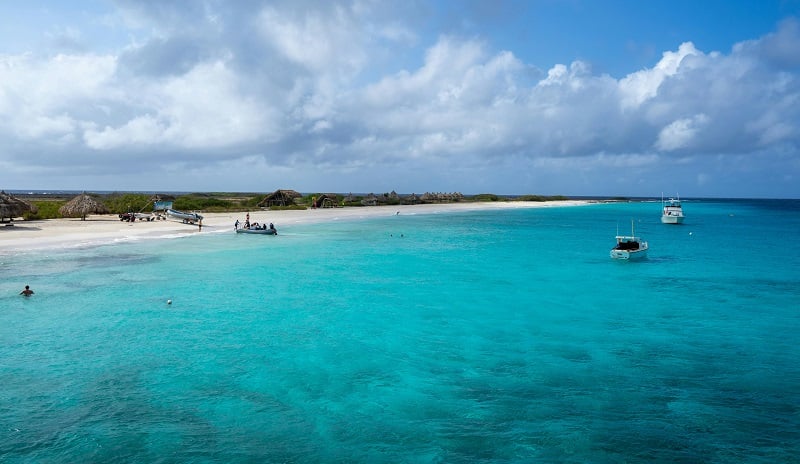 Mar azul cristalino de Curaçao