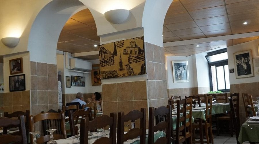Chez Étienne