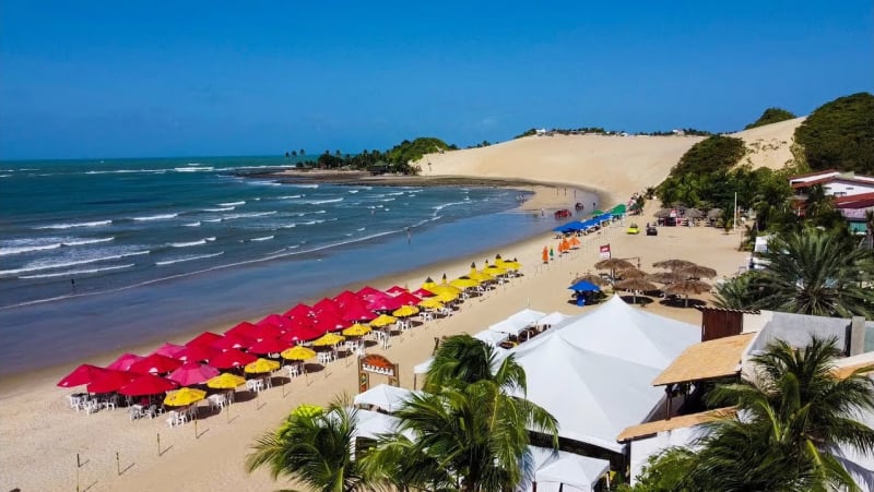 Guarda-sóis na Praia de Genipabu