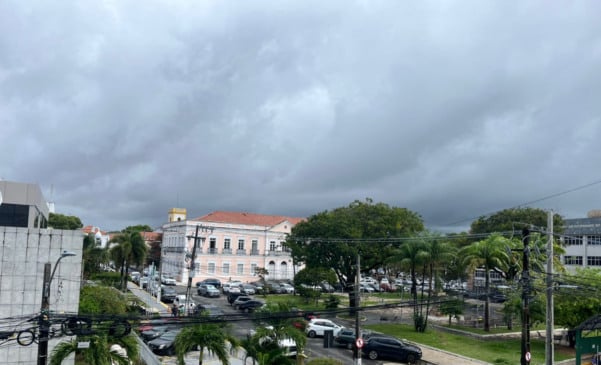 Tempo nublado na cidade de Natal