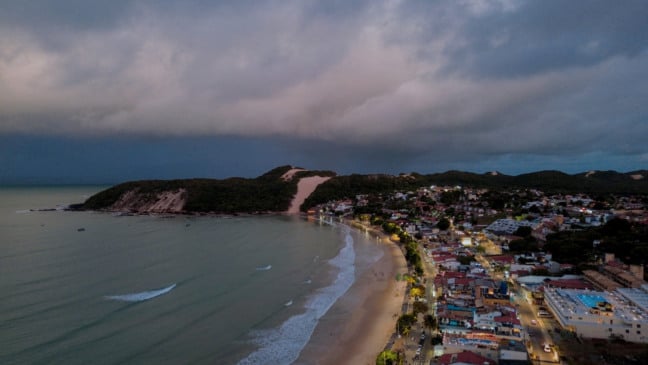 Tempo nublado na Praia de Ponta Negra em Natal
