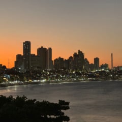 Vista do entardecer na Praia de Ponta Negra em Natal