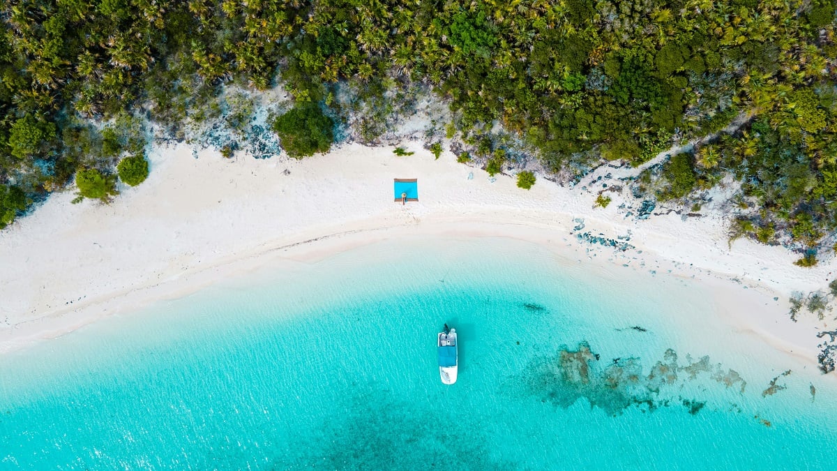 Beleza da água do mar das Bahamas