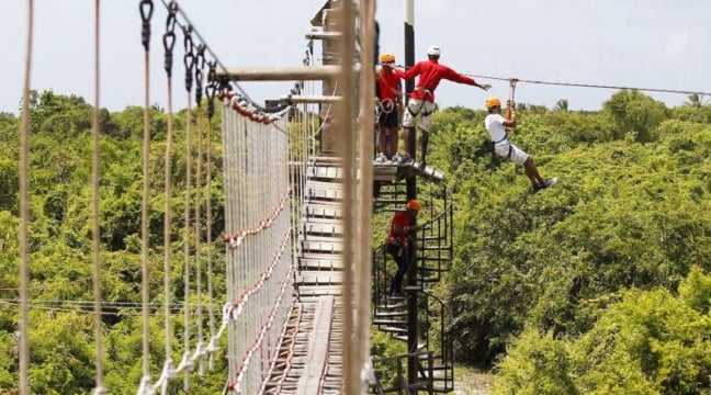 Tirolesa e buggy no Bavaro Adventure Park em Punta Cana