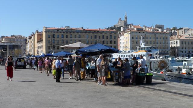 Pessoas na primavera em Marselha