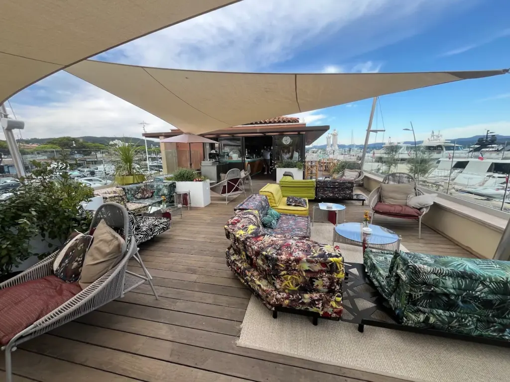 Saint-Tropez Lounge Club 