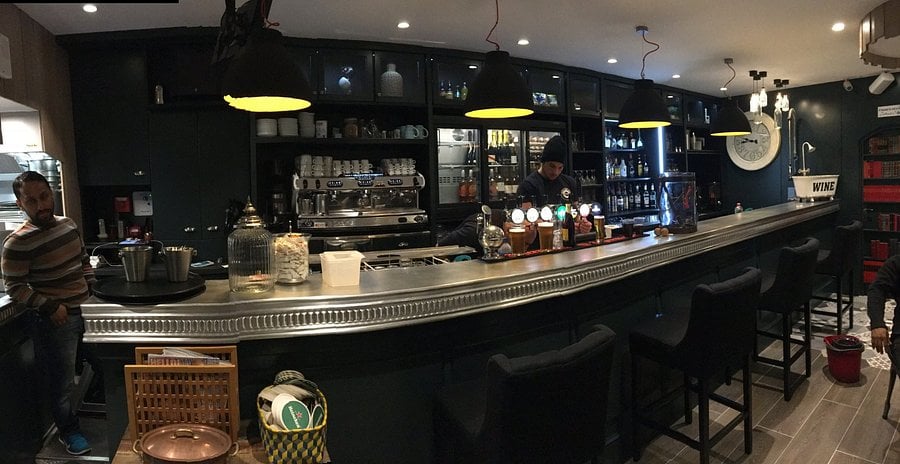 Le Blue Lady Pub