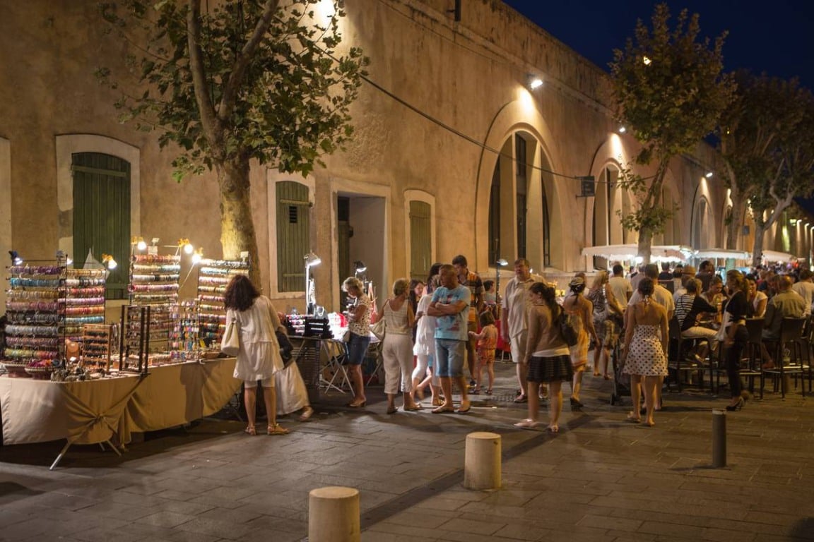 Centro de Antibes à noite