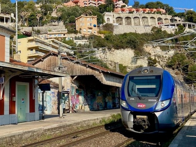 Trem em Villefranche-sur-Mer