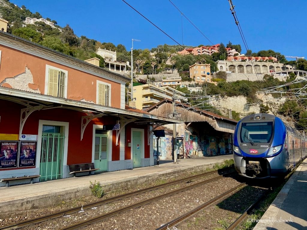 Trem em Villefranche-sur-Mer