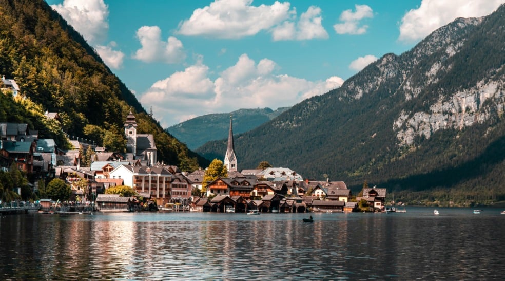Áustria no verão: lagos, trilhas nos Alpes e cidades históricas