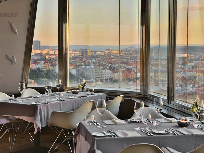 Restaurante no topo da Torre de TV Žižkov