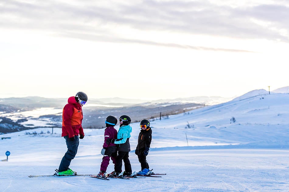 Esportes de neve em família em Tänndalen Esportes de neve em família em Tänndalen