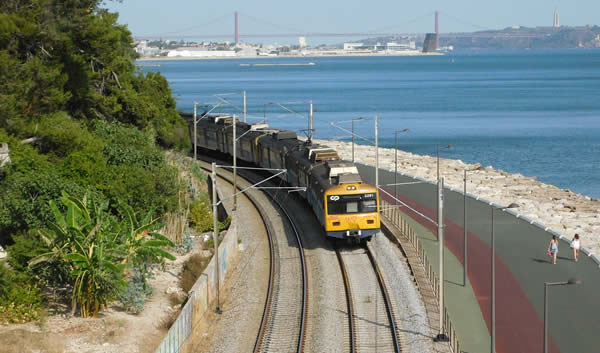Trem de Cascais para Lisboa