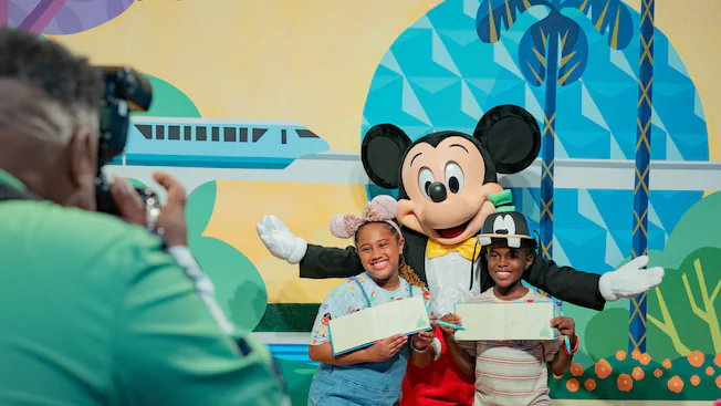 Meet Beloved Disney Pals at Mickey & Friends no Epcot Disney Orlando