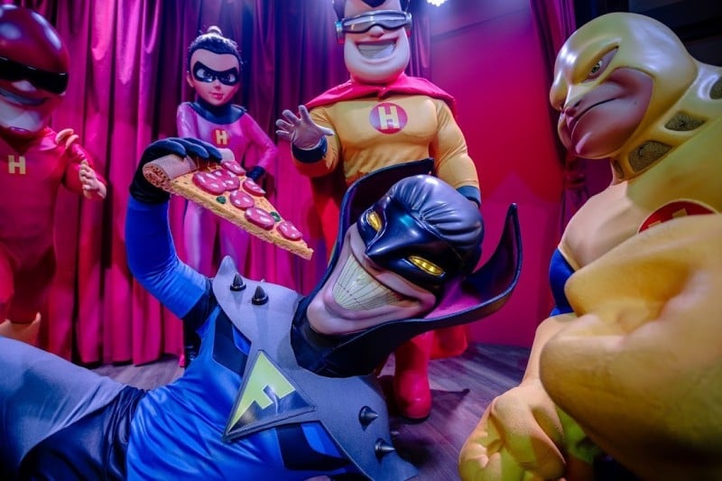 Personagens do Restaurante Heróis da Pizza em Gramado