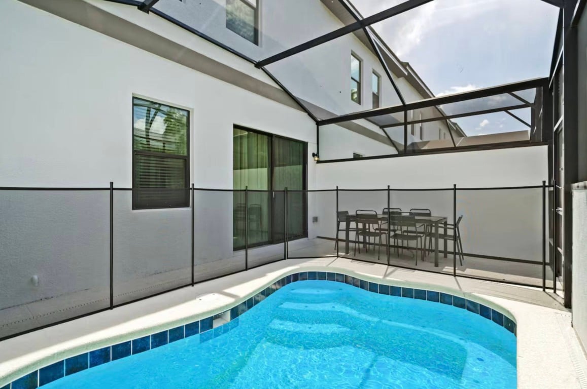 Piscina de casa no condomínio Paradiso Grande