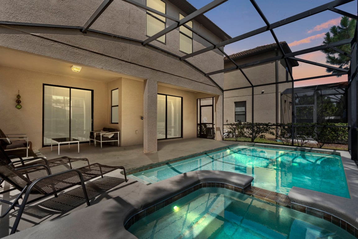 Piscina em casa no condomínio Solterra Resort