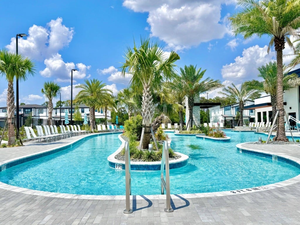 Piscina no clubhouse do Paradiso Grande