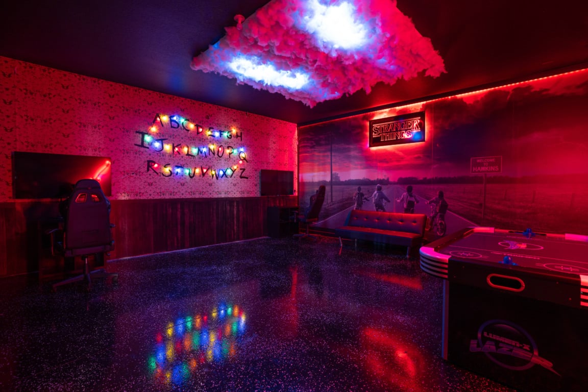 Cômodo temático de Stranger Things no Condomínio Solterra Resort