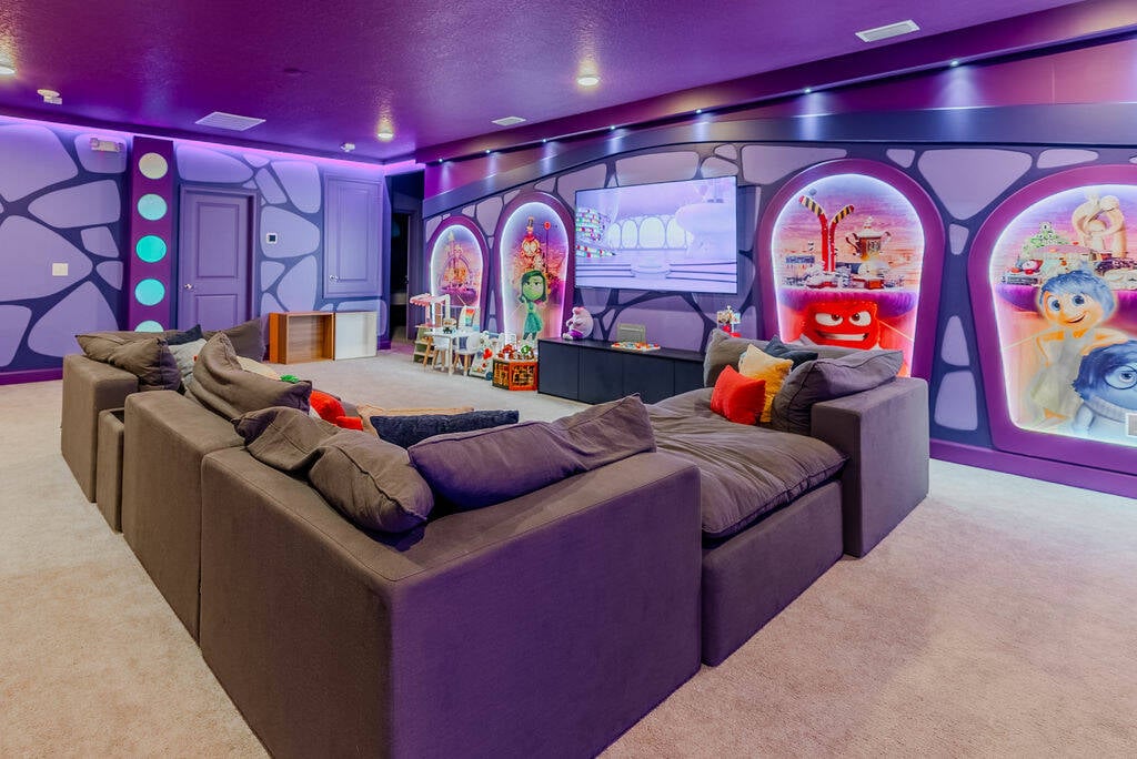 Sala Divertidamente de casa de 15 quartos no Paradiso Grande Sala Divertidamente de casa de 15 quartos no Paradiso Grande