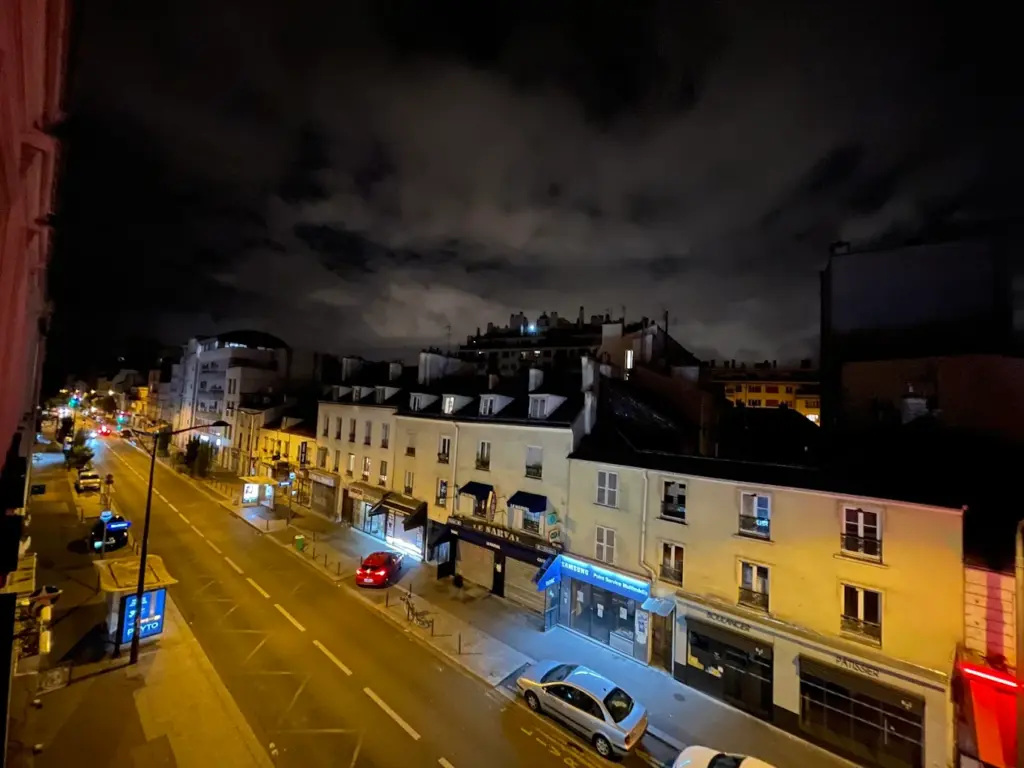 Visão da janela do Hotel de L'Union em Paris Visão da janela do Hotel de L'Union em Paris
