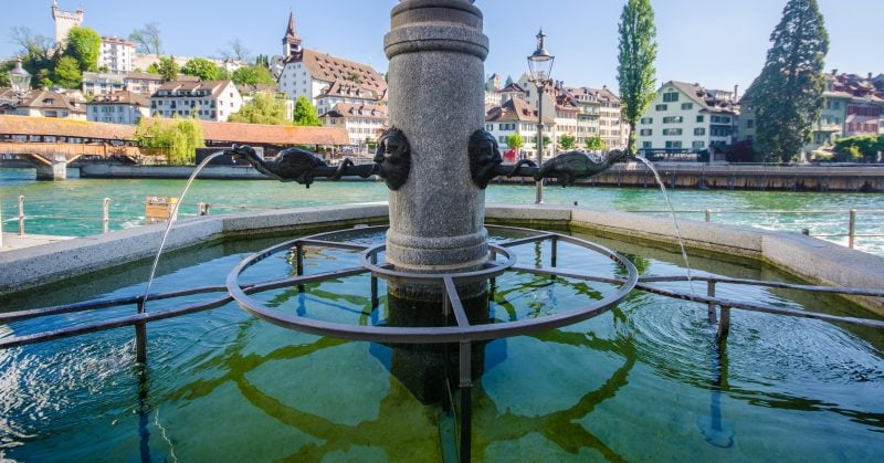 Fonte de água na Suíça