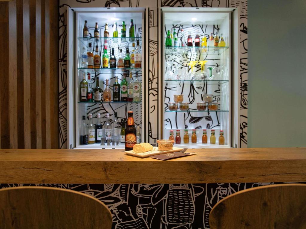 Ibis Paris Canal Saint-Martin Ibis Paris Canal Saint-Martin