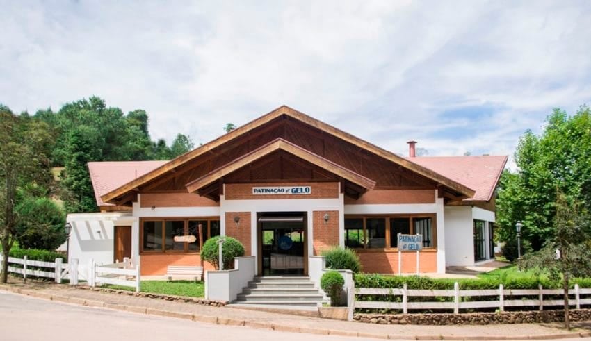 Patinação no gelo em Monte Verde Patinação no gelo em Monte Verde