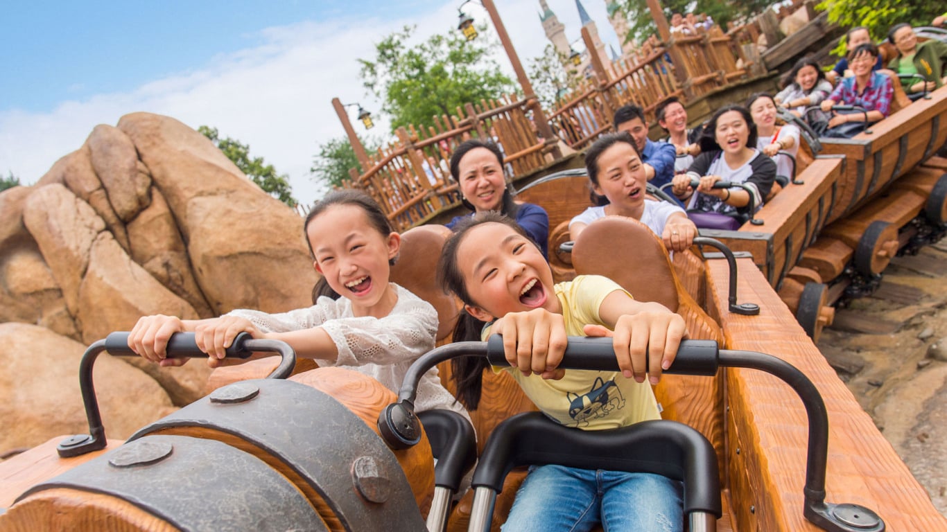 Seven Dwarfs Mine Train no Shangai Disneyland Seven Dwarfs Mine Train no Shangai Disneyland