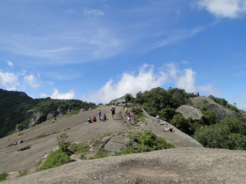 Visitantes pela Trilha da Pedra Redonda em Monte Verde Visitantes pela Trilha da Pedra Redonda em Monte Verde