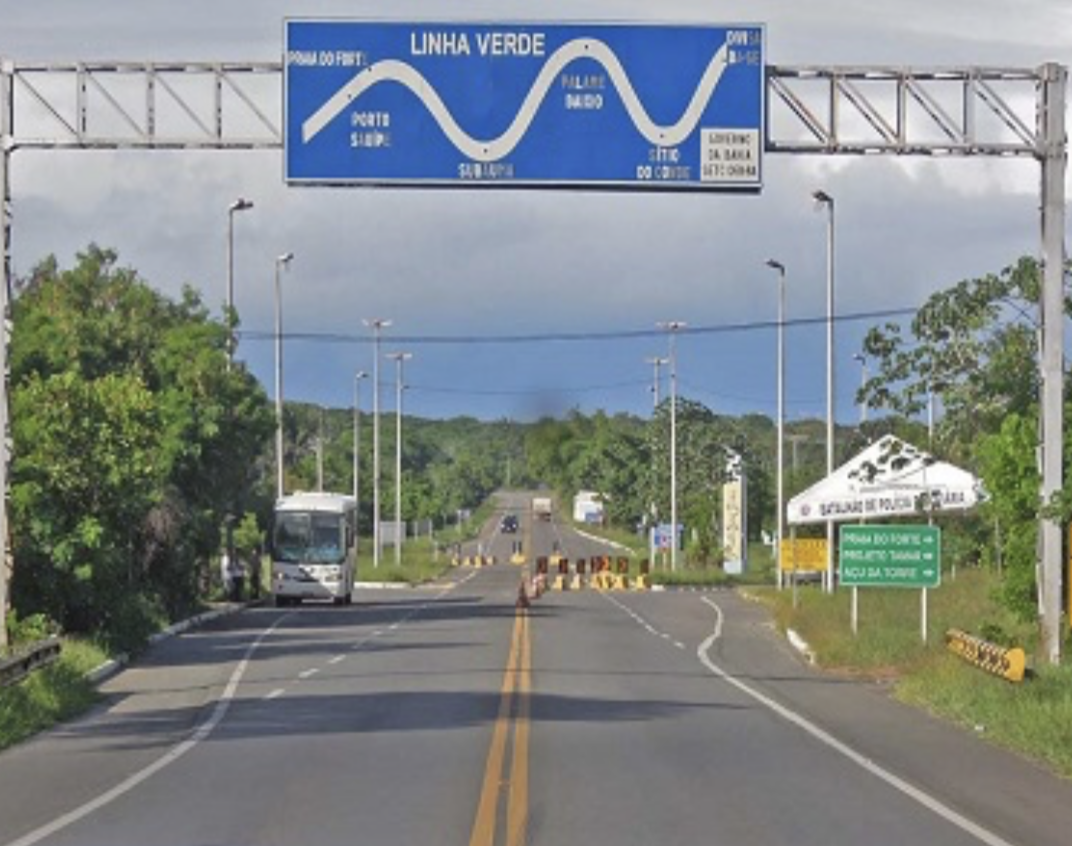 Estrada do côco, na Bahia, Linha Verde Estrada do côco, na Bahia, Linha Verde