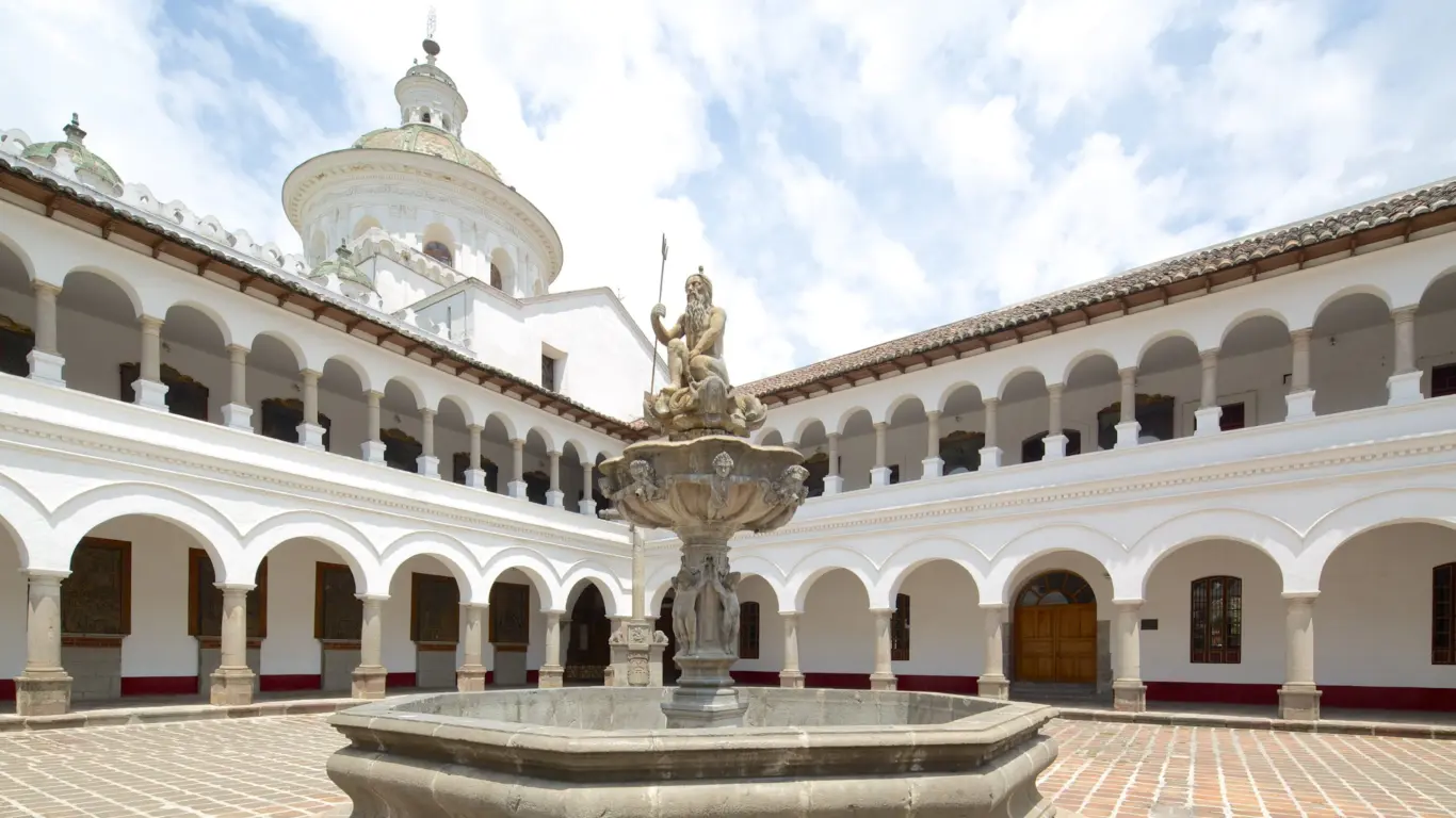 Pra&ccedil;a em Quito no Equador