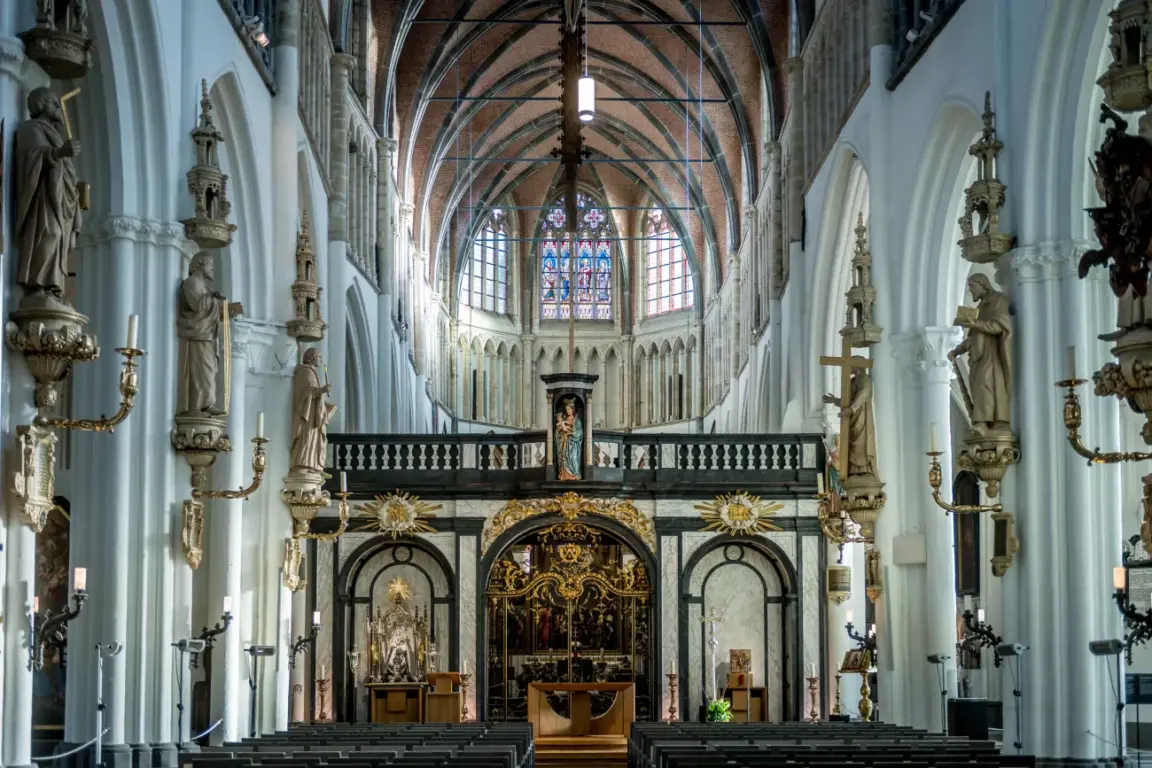 Igreja de Nossa Senhora em Bruges Igreja de Nossa Senhora em Bruges