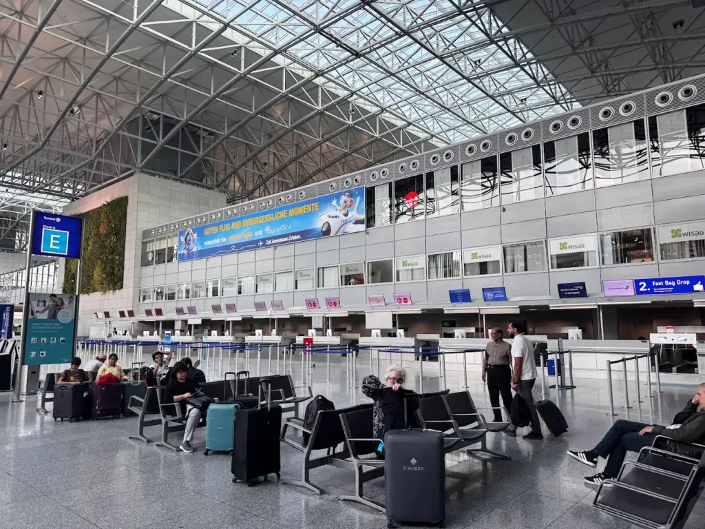 Frankfurt (FRA) Frankfurt (FRA)