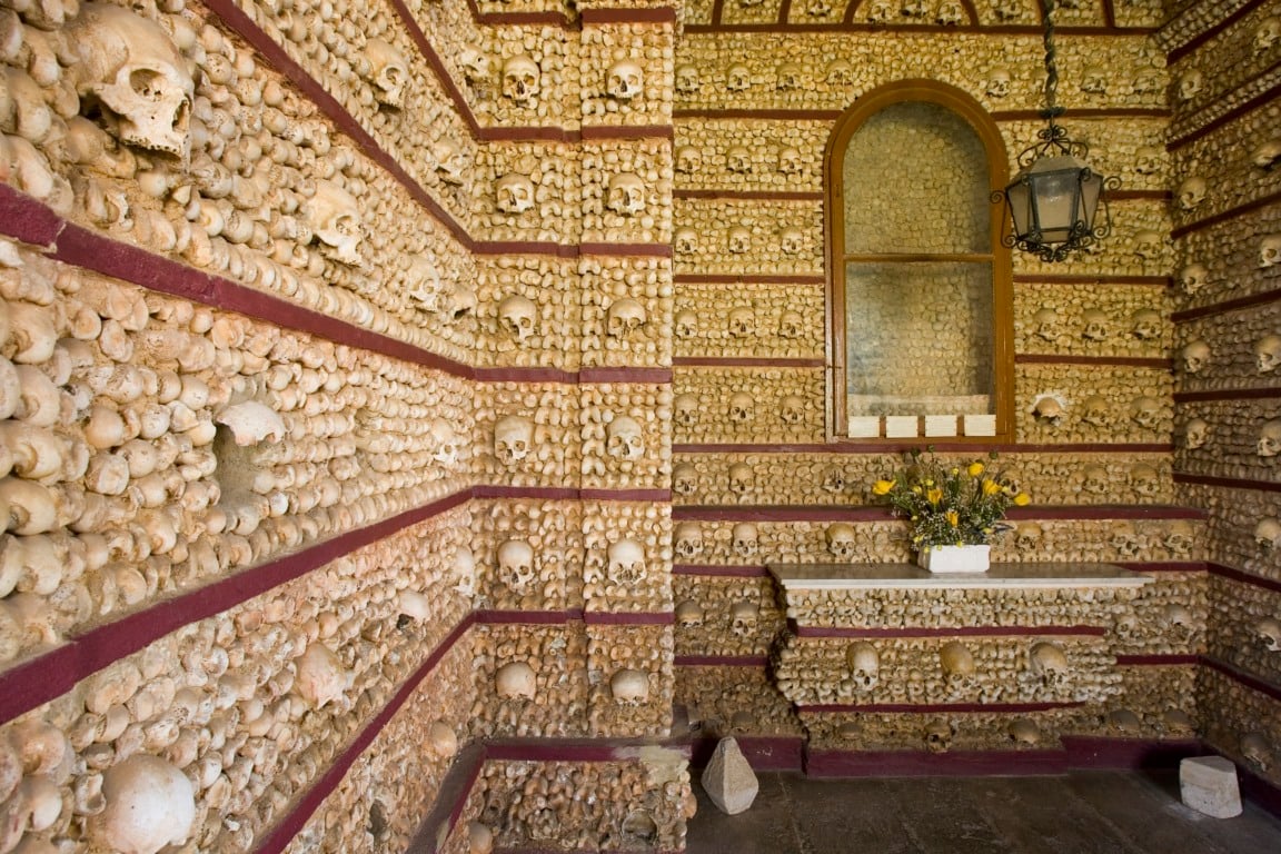 Capela dos Ossos de Faro – Portugal Capela dos Ossos de Faro – Portugal