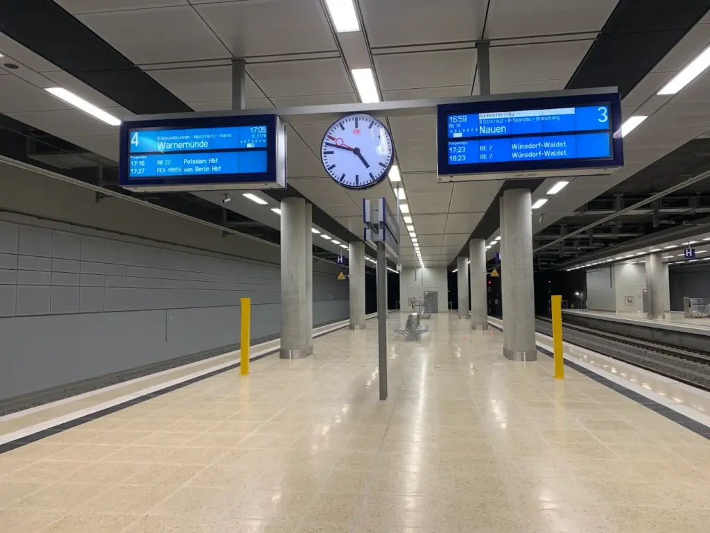 Aeroporto de Berlim-Brandemburgo em Schönefeld Aeroporto de Berlim-Brandemburgo em Schönefeld