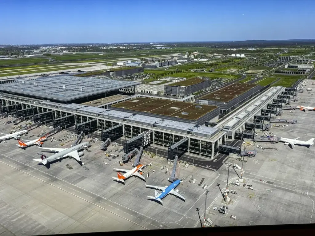 Aeroporto de Berlim-Brandemburgo em Schönefeld Aeroporto de Berlim-Brandemburgo em Schönefeld