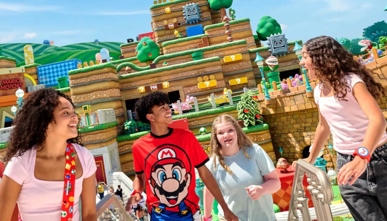 Visitantes no Epic Universe da Universal Visitantes no Epic Universe da Universal