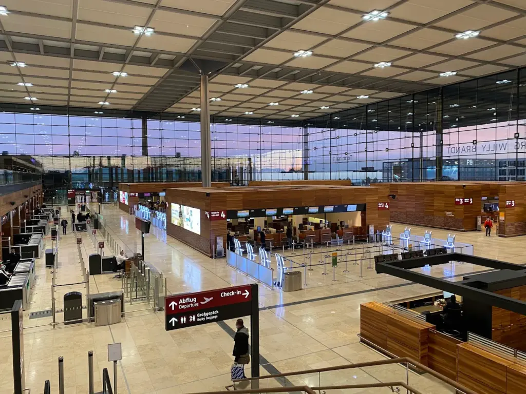 Aeroporto de Berlim-Brandemburgo em Schönefeld Aeroporto de Berlim-Brandemburgo em Schönefeld