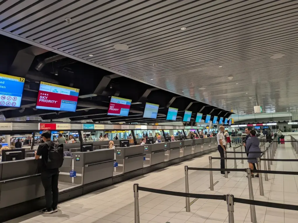 Amsterdã Schiphol (AMS) Amsterdã Schiphol (AMS)