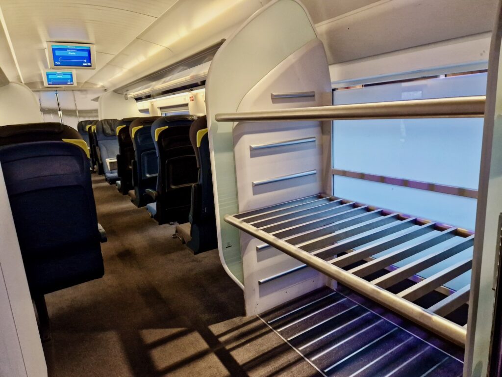 Bagagem no trem europeu Bagagem no trem europeu