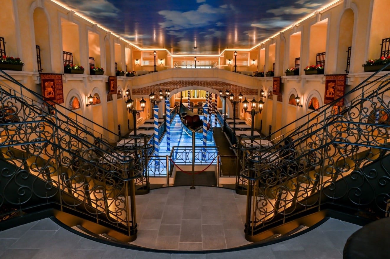 Interior do Costa Firenze Interior do Costa Firenze