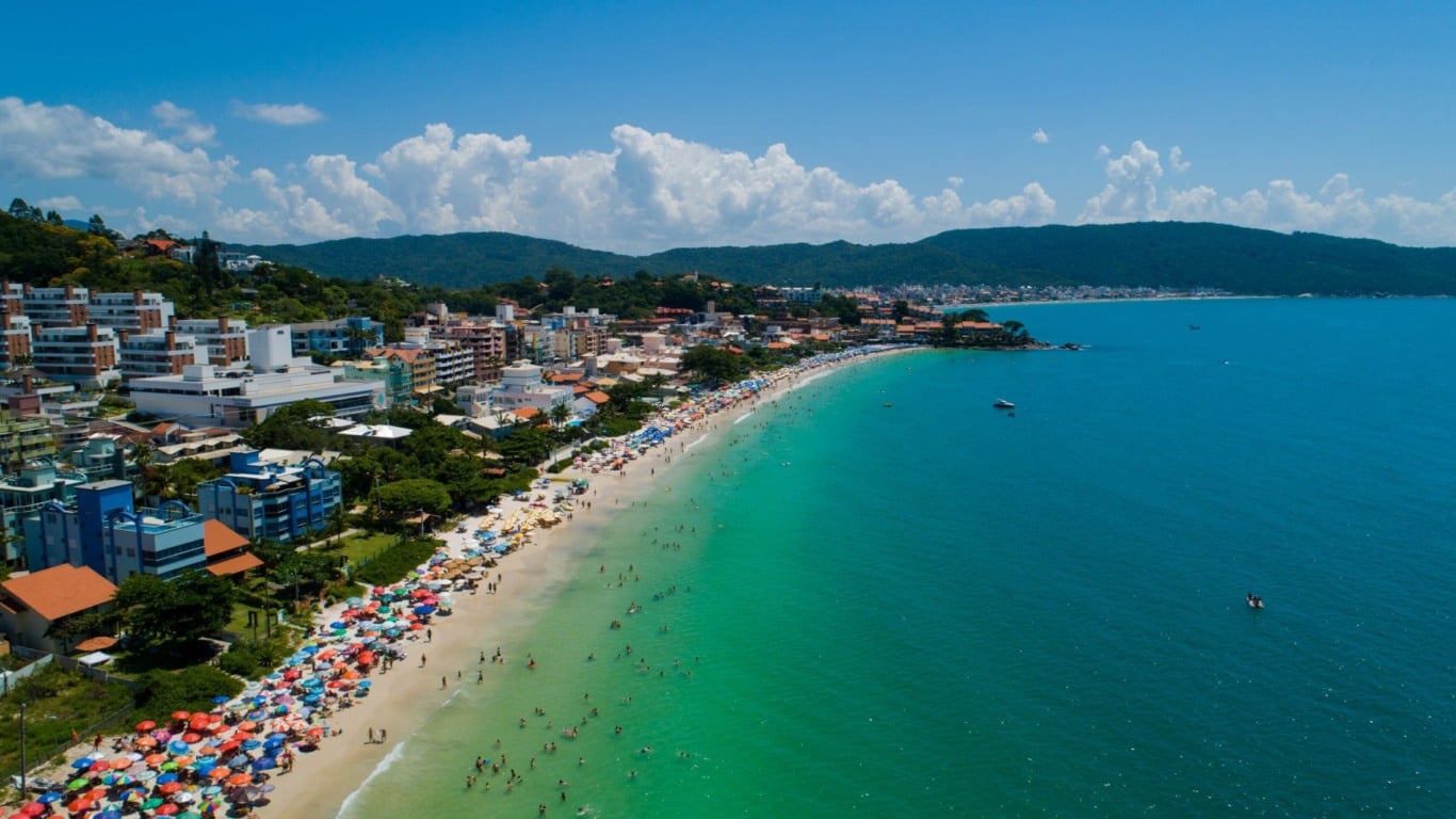 Praia de Bombinhas em Santa Catarina Praia de Bombinhas em Santa Catarina