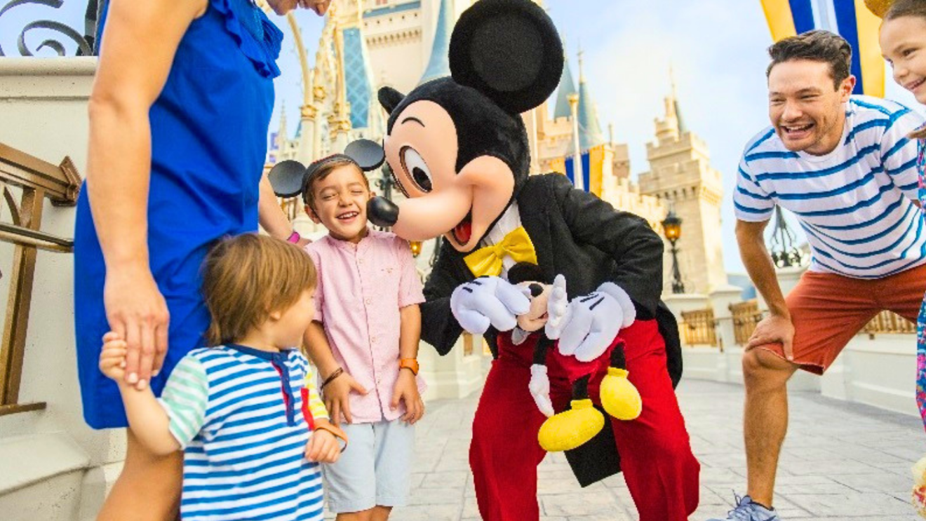 Crian&ccedil;as se divertindo na Disney Orlando
