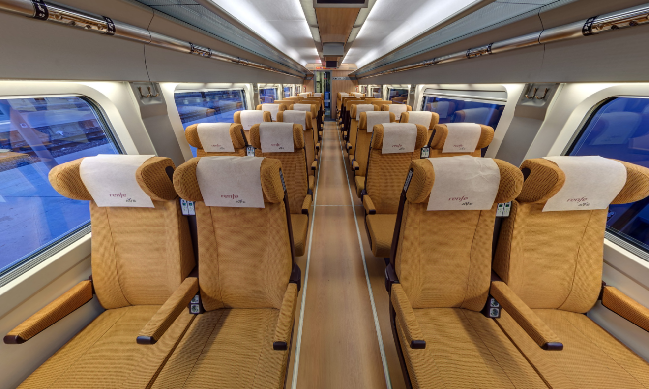 Interior do trem na Espanha