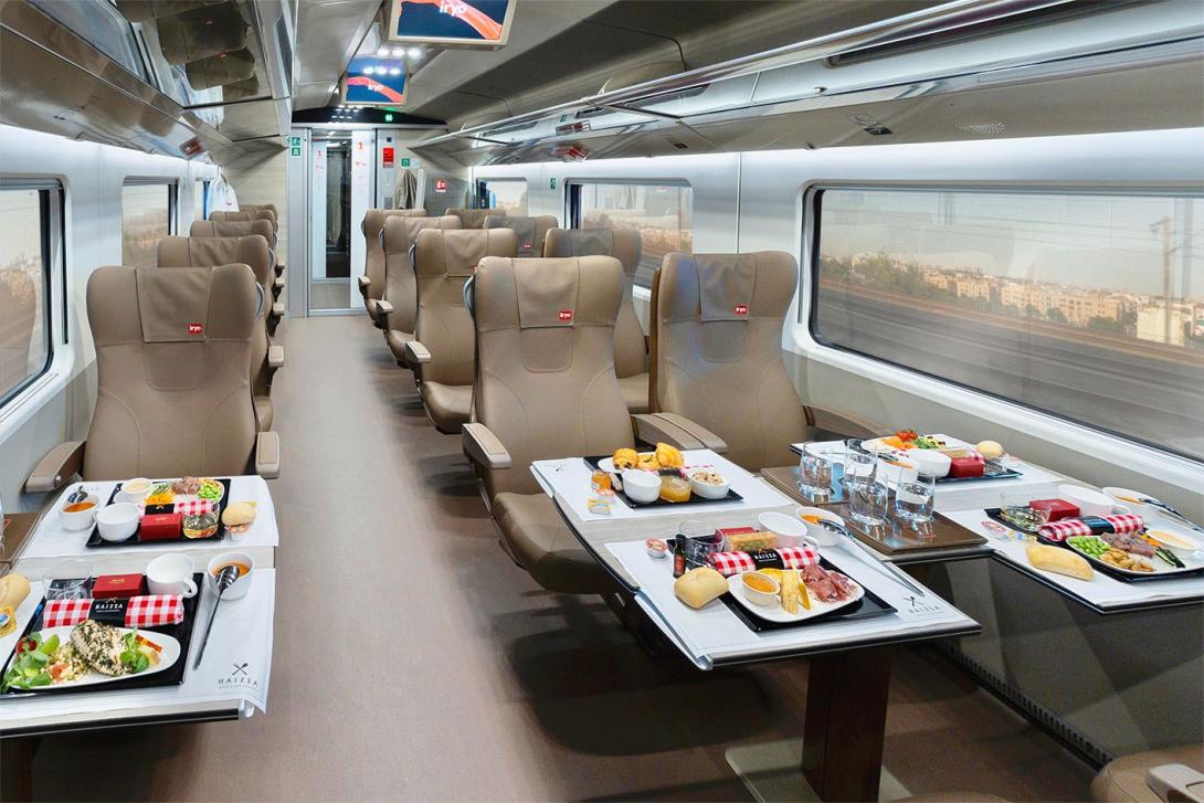Interior do trem na Espanha