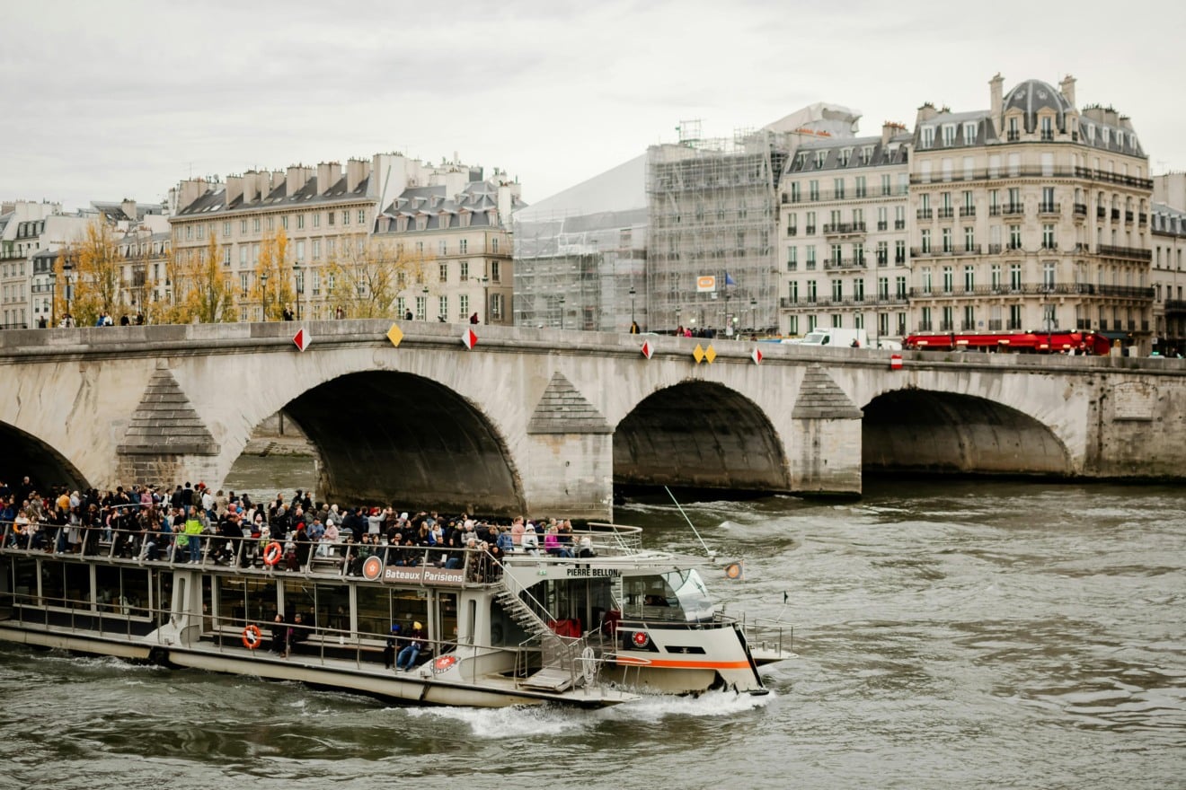 Passeio tur&iacute;stico em Paris