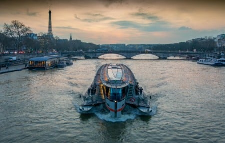 Barco turístico de Paris: como funciona o Batobus Barco turístico de Paris: como funciona o Batobus