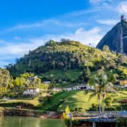 10 escadas impressionantes pelo mundo que valem a visita